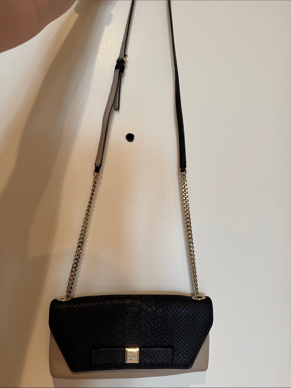 Vintage kate spade Tan and Black Textured Shoulder Bag with Gold Plaque